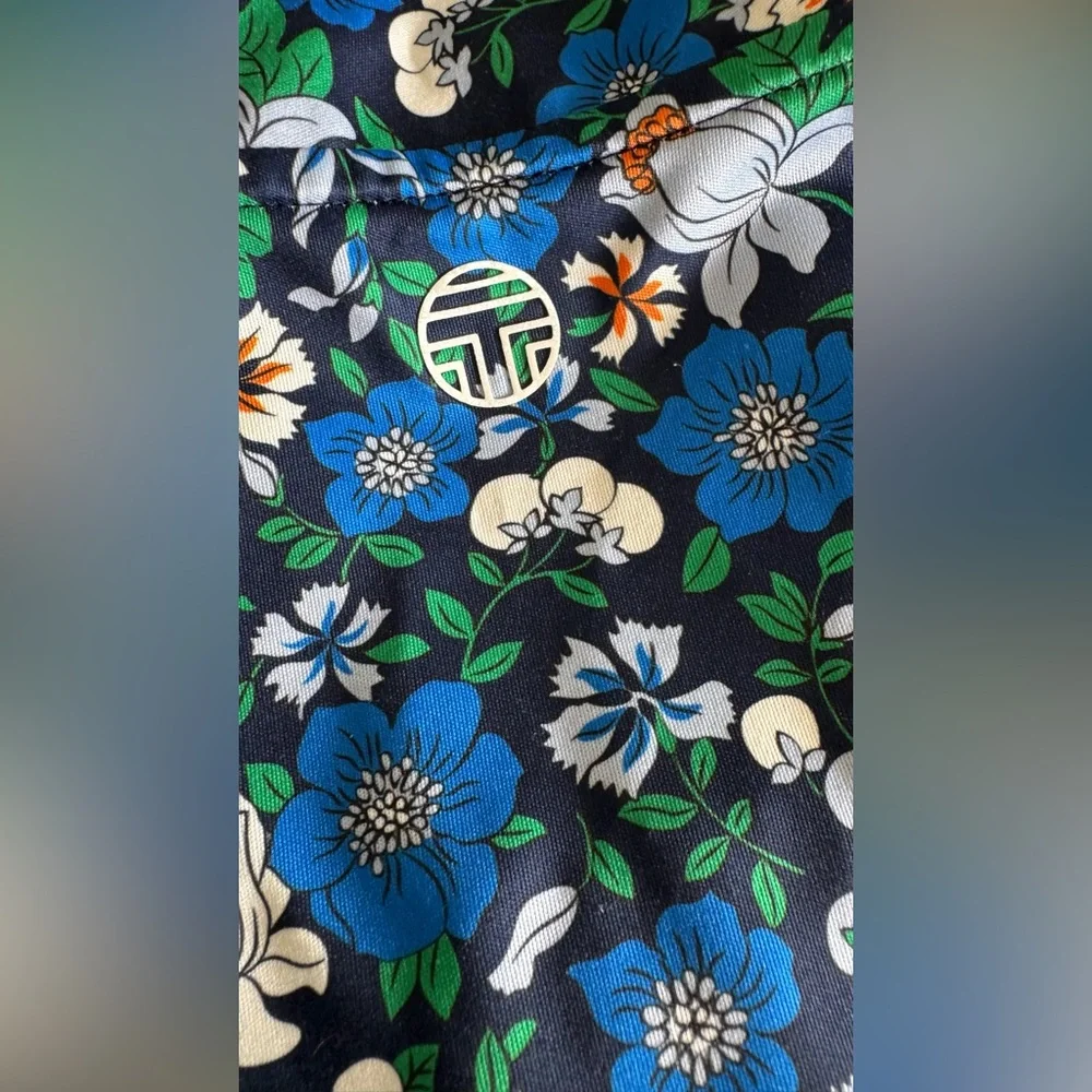 Sleeveless Floral Zip Mock-Neck Top in Navy/Blue